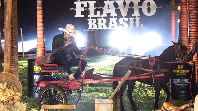 Flávio Brasil perdeu o controle da charrete em live e viralizou nas redes sociais - Foto: Reprodução/ Instagram