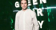 Ator ainda falou sobre a diferença de idade entre ele e Andréa Beltrão, seu par romântico em Um Lugar ao Sol - Reprodução / Instagram @leonegabriel