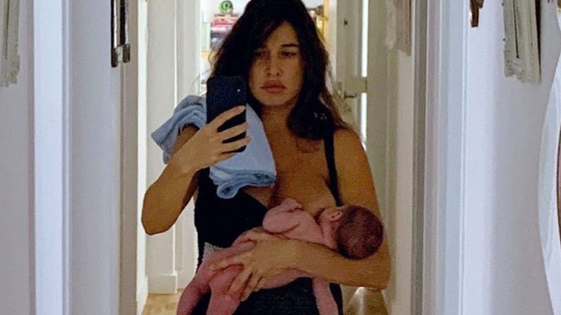 Giselle Itié posou amamentando o filho e falou sobre as dificuldades da maternidade - Foto: Reprodução/ Instagram