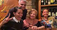 Mocita publicou registro ao lado da sogra e do marido nas redes sociais - Reprodução/Instagram/@mocitafagundes_oficial