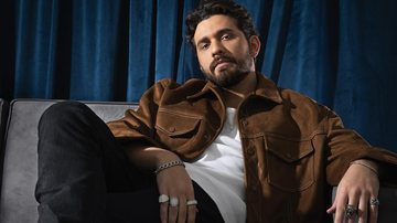 Gustavo Mioto falou sobre cenas de beijo com Maya Aniceto