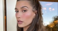 Modelo já desfilou para marcas como Dolce & Gabbana e Versace - Foto: Reprodução / Instagram @haileybieber