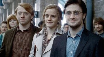 Elenco envelhecido em uma das últimas cenas do último filme de Harry Potter - Foto: Reprodução / Warner Bros.