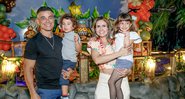 Anderson di Rizzi ao lado da esposa e dos dois filhos - Fotos: Viviane Sodré / Renato Cipriano - Divulgação