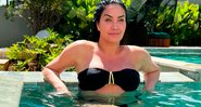 Helen Ganzarolli aproveitou piscina de topless e recebeu elogios - Foto: Reprodução/ Instagram@helenganzarolli