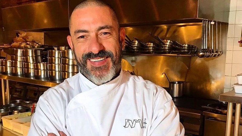 Henrique Fogaça, chef e jurado do "Masterchef Brasil", ofendeu internautas no Twitter - Foto: Reprodução / Instagram@henrique_fogaca74