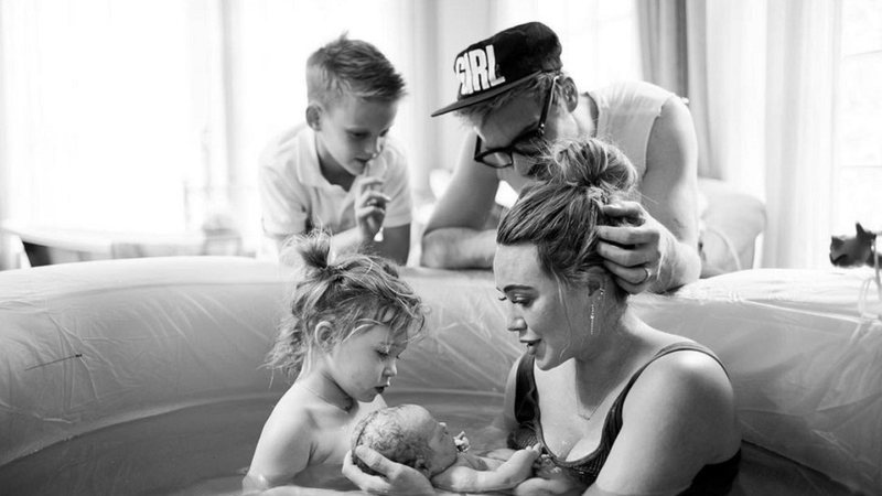 Hilary Duff anuncia o nascimento de sua terceira filha - Foto: Reprodução / Instagram