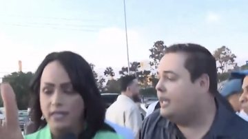 Imagem Lisa Gomes e Fofoquito são desrespeitados por equipe ligada a MC Ryan SP durante ao vivo do SBT