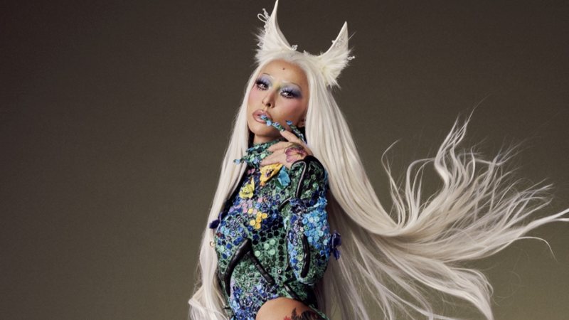 Imagem Sabrina Sato abre o Carnaval com fantasia de elfa “tatuada” e look de alta-costura