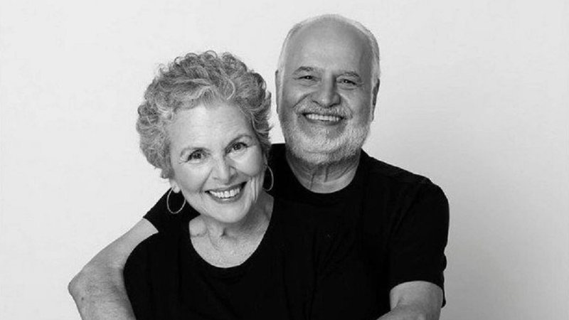 Irene Ravache ao lado do marido, Edison Paes: 50 anos de união - Foto: Reprodução / Instagram