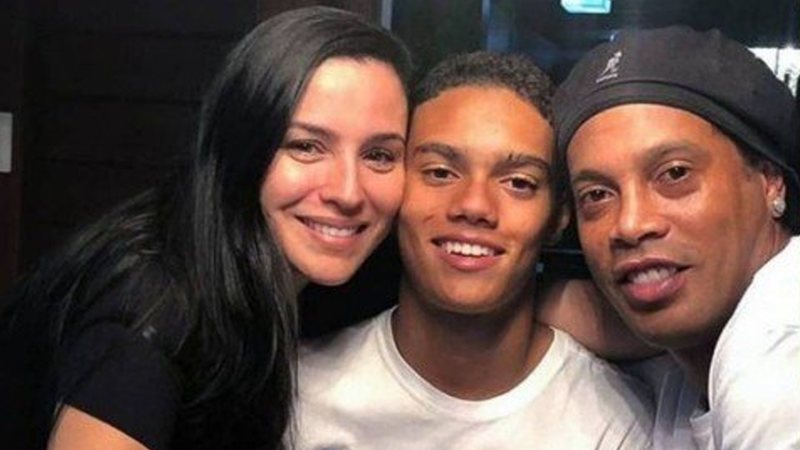 Janaína Mendes, João Mendes e Ronaldinho Gaúcho - Reprodução/Instagram@jnattielle