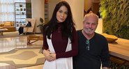 Jayme Monjardim ao lado de Anne Marques, sua namorada - Foto: Reprodução / Instagram @jaymemonjardim