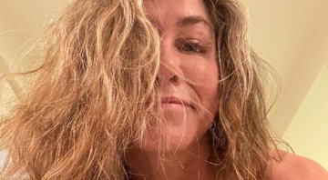 Estrela de Friends falou sobre umidade ao mostrar cabelo volumoso - Reprodução / Instagram @jenniferaniston