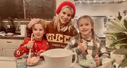 Jessica ainda disse que seus filhos mais velhos têm sua obra nas mesas de cabeceira - Reprodução/Instagram