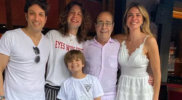 Luciana Gimenez com o pai, João Alberto Morad, o irmão, Marco Antônio Gimenez, e os filhos, Lucas e Lorenzo - Reprodução/Instagram