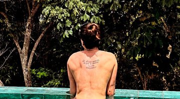 Juju Salimeni exibiu corpo sarado ao se refrescar na piscina de sua mansão - Foto: Reprodução/ Instagram@jujusalimeni