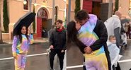 Atriz beijou gringo de maneira inesperada em um vídeo compartilhado nas redes sociais - Reprodução / Instagram @kefera