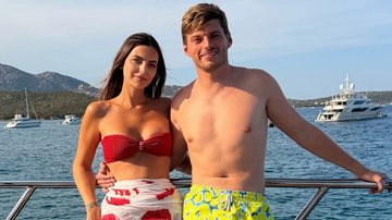 Kelly Piquet mostrou fotos das férias com Max Verstappen