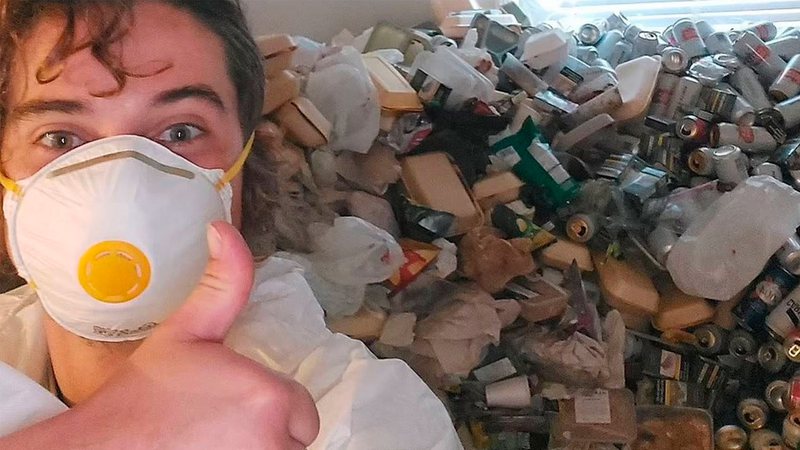Homem deixou sujeira e 8 mil latas de cerveja em apartamento - Foto: Reprodução