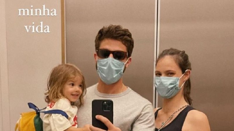 Laura Neiva e a família: ela está esperando José, seu segundo filho - Foto: Reprodução / Instagram