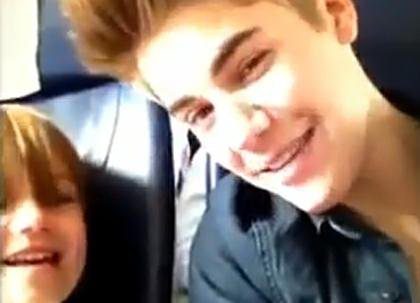 Imagem Justin Bieber canta “Boyfriend” com irmã de 4 anos; veja!
