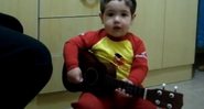 Imagem VÍDEO: Garotinho de 2 anos canta ‘Don’t Let Me Down’, dos Beatles