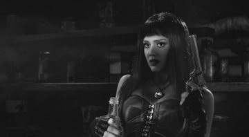 Imagem Jessica Alba enche a cara, dança e quebra tudo em trailer de ‘Sin City: A Dama Fatal’