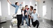Músicos do One Direction no videoclipe da música Best Song Ever . Crédito: Reprodução/Digital Spy
