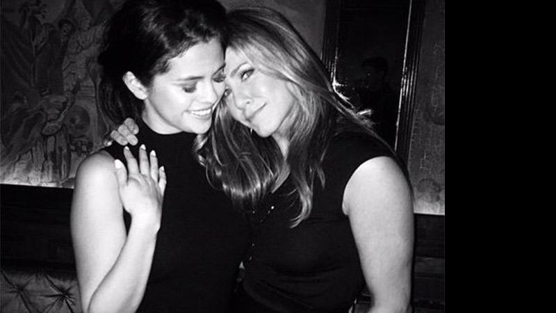 Selena Gomez e Jennifer Aniston. A cantora se emocionou ao conhecer a atriz de Friends. Crédito: Reprodução/Instagram