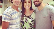 Matheus Abreu posa ao lado de Cauã Reymond e produtora de “Dois Irmãos”