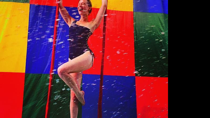 Mariana Ximenes posa de maiô em circo (Crédito: Reprodução/Instagram)