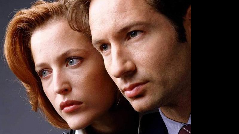 Os agentes do FBI, Dana Scully (Gillian Anderson) e Fox Mulder (David Duchovny), de Arquivo X. Crédito: Divulgação/FOX