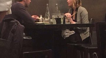 Jennifer Lawrence e Chris Martin, do Coldplay, jantam juntos no ano novo. Crédito: Reprodução/Tumblr