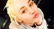Miley Cyrus agora é loira e plantina. Crédito: Reprodução/Instagram