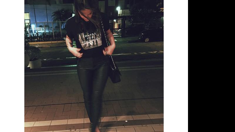 Bruna Marquezine manda recado com frase em camiseta (Reprodução/Instagram)
