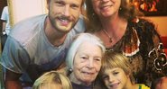 Rodrigo Hilbert com a mãe, avó e filhos (Reprodução/Instagram)