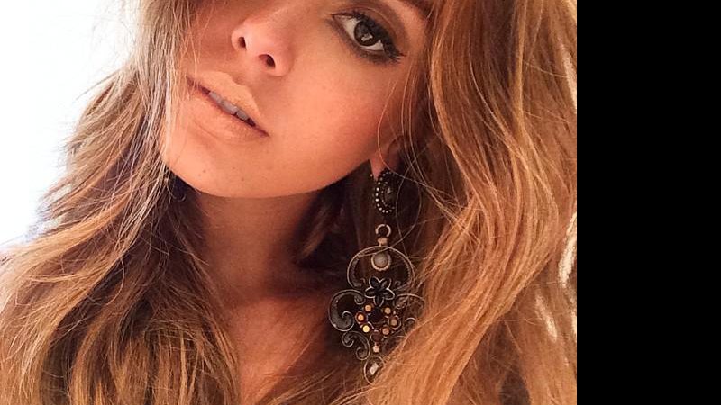 Giovanna Lancellotti posa com os cabelos ruivos (Crédito: Reprodução/Instagram)