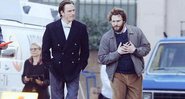 Michael Fassbender e Seth Rogen como Steve Jobs e Steve Wozniak, co-fundadores da Apple. Crédito: Reprodução/Twitter @motro68