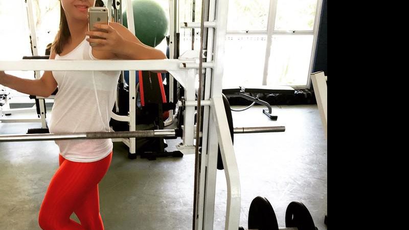 Fernanda Machado mostra barriga de gravidez durante treino em academia (Reprodução/Instagram)