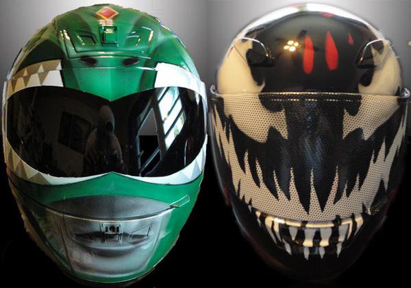 Imagem Que tal dar um rolê de moto com o capacete das Tartarugas Ninja, Homem-Aranha, Storm Trooper ou Homem de Ferro?