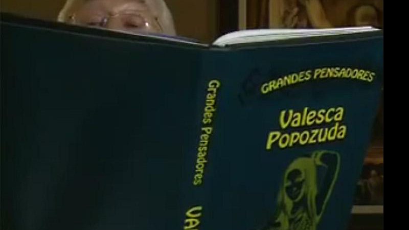 Boris Casoy recitando Beijinho no Ombro, de Valesca Popozuda, no programa de Rafinha Bastos. Crédito: Reprodução/YouTube