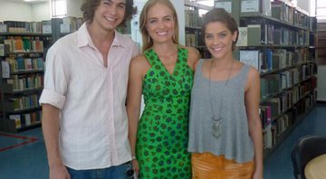 Rafael Vitti e Isabella Santoni com a apresentadora do Estrelas, Angélica. Crédito: Reprodução/TV Globo