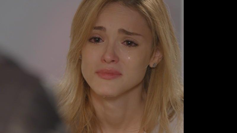 Júlia (Isabelle Drummond) chora ao terminar o casamento com Edgard (Fernando Belo) - Foto: Reprodução/ TV Globo