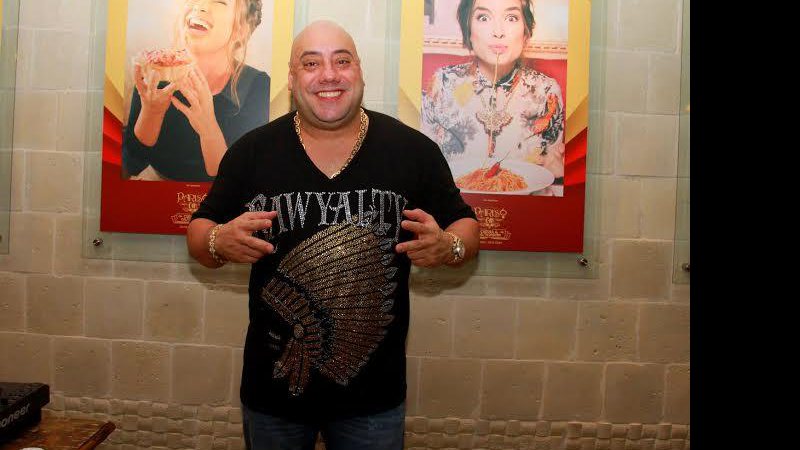 Imagem Em restaurante frequentado por artistas, Joãozinho King ganha prato com seu nome