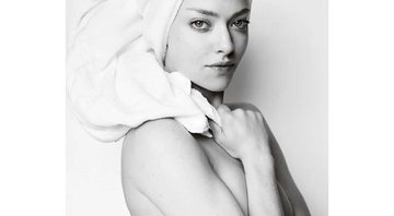 Amanda Seyfried posa para o projeto Towel Series, de Mario Testino - Foto: Reprodução/ Instagram/ Mario Testino