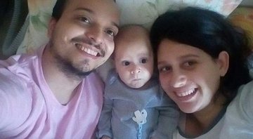 Miguel e os pais em mais um dia de hospital - Foto: Arquivo Pessoal