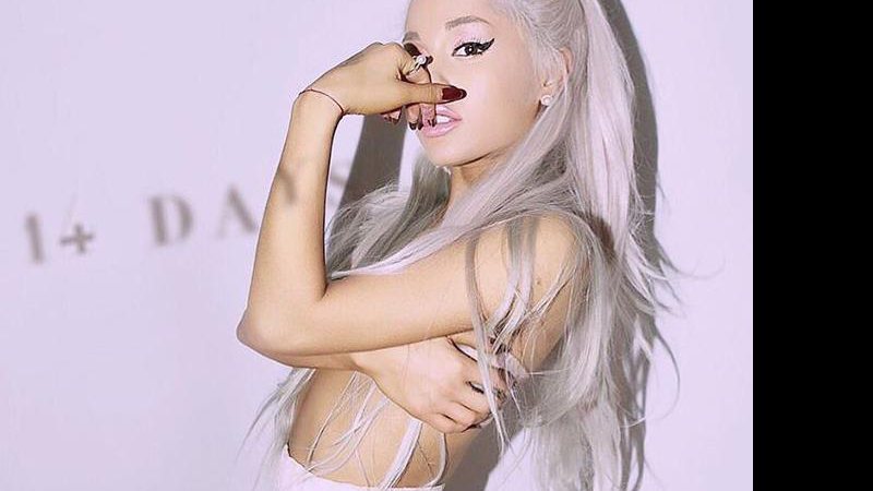Ariana Grande apareceu loira platinada - Foto: Reprodução/ Instagram
