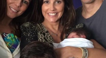 Deborah Secco posa com a filha e irmãos - Foto: Reprodução/Instagram