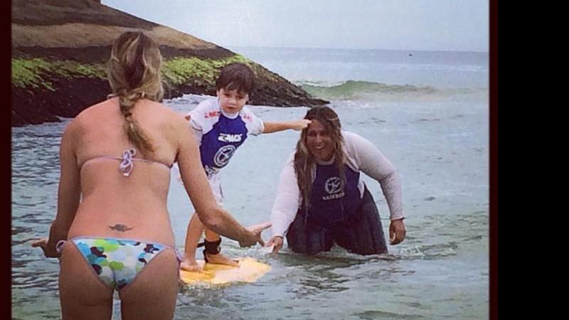 Luana Piovani acompanha o filho em aula de surfe - Foto: Reprodução/Instagram