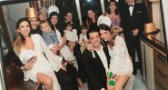 Silvio Santos posa ao lado da família em festa de fim de ano - Foto: Reprodução/Instagram